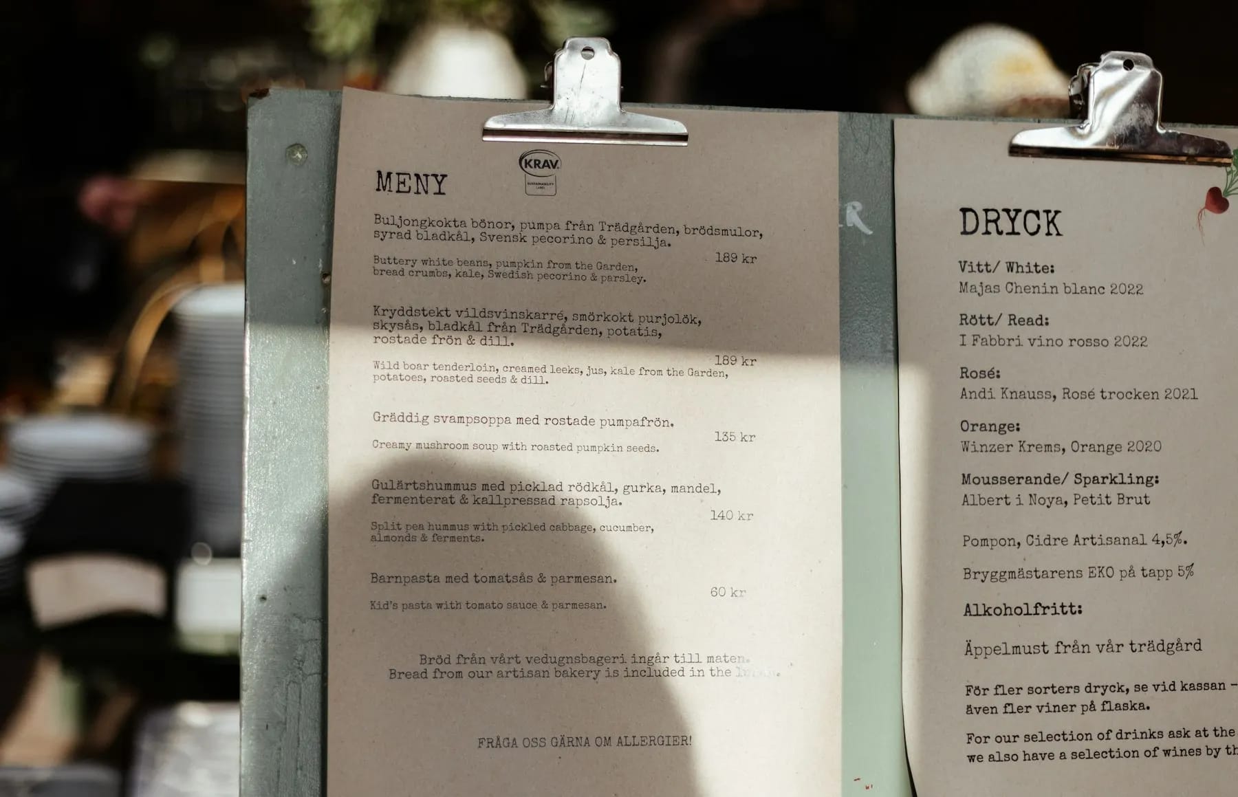 Meniuri de restaurant imprimate pe clipboard